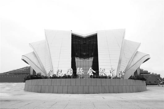 武汉市人口构成_...材料二 武汉市迁入人口的来源地构成图及武汉市迁入人口就(3)